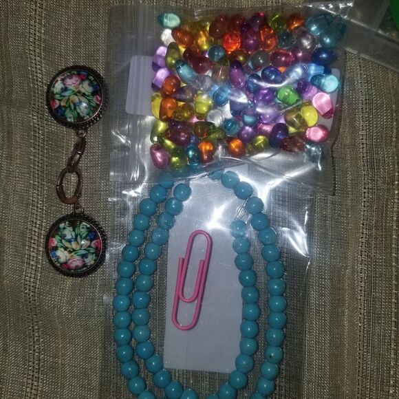 One strand of surprise beads+rainbow drops bundle - Picture 8 of 12